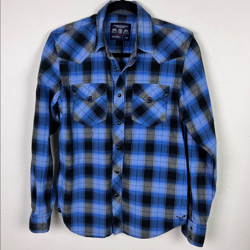 American Eagle Outfitters Blue and Black Plaid Casual Button Down Shirt